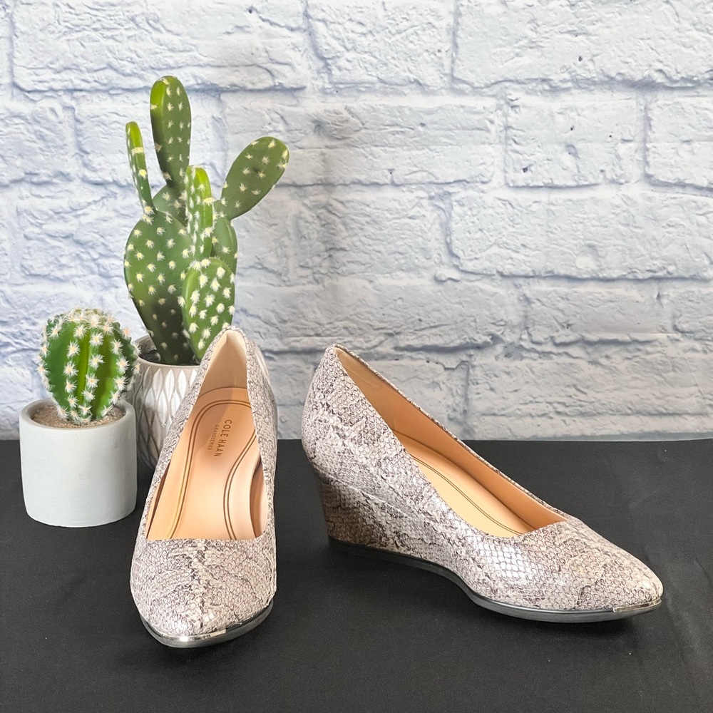 Cole‎ Haan Grand OS Grey Snakeskin Embossed Leather Wedge Pumps W15847 Womens 7B
